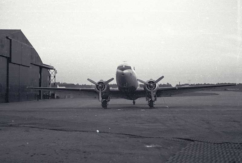 17108 Douglas R4D-8